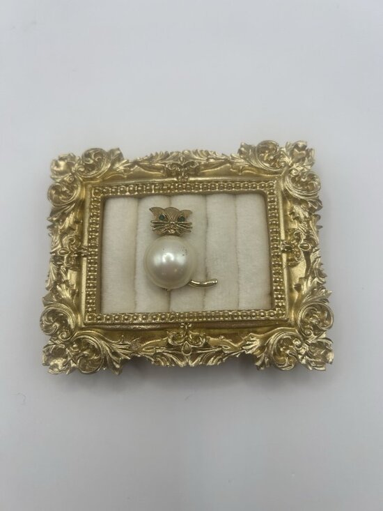 Marvella Jewelry - Vintage Marvella Gold Tone Green Rhinestone Eyes Faux Pearl Body Cat Brooch